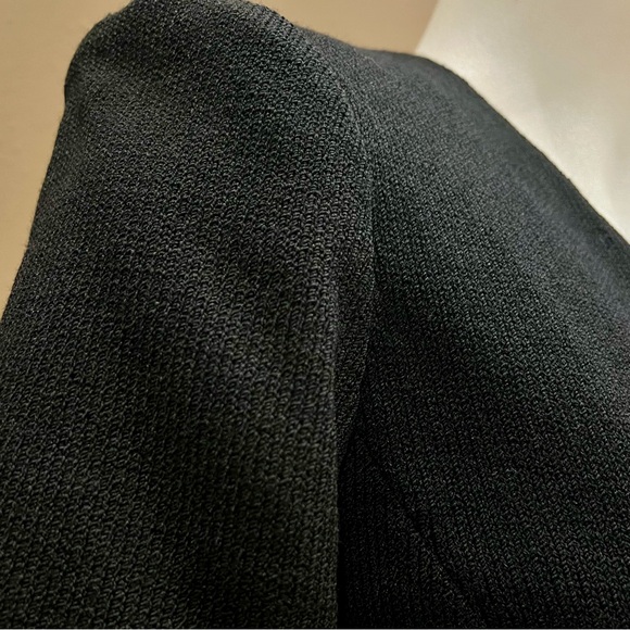 St John 2 piece black knit short sleeve suit. Size 4 - Picture 5 of 8